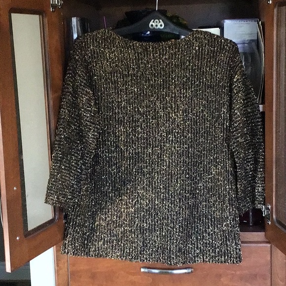 Ladies Sweater - Picture 2 of 4